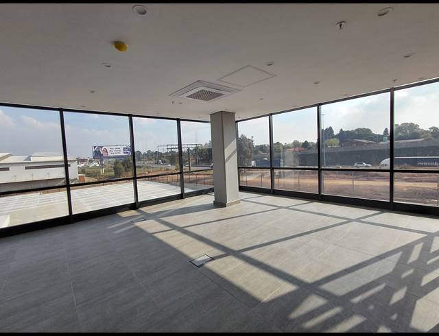 6,700M² WAREHOUSE TO LET IN BREDELL
